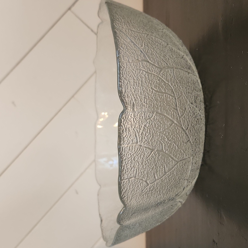 Arcoroc Aspen Leaf Textured Glass Large Serving Bowl - Picture 3 of 3